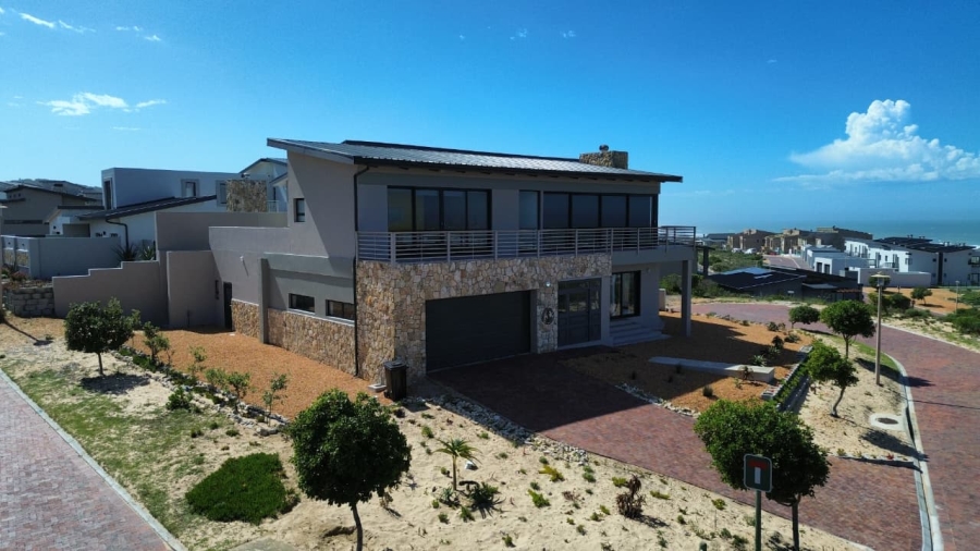 5 Bedroom Property for Sale in Stilbaai Oos Western Cape